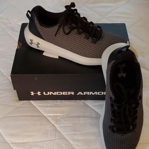NIB Size 8 Under Armor Women's Ripple Sneakers